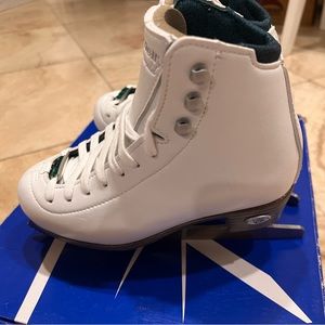 New Riedell Emerald Girl Figure Skates size 13